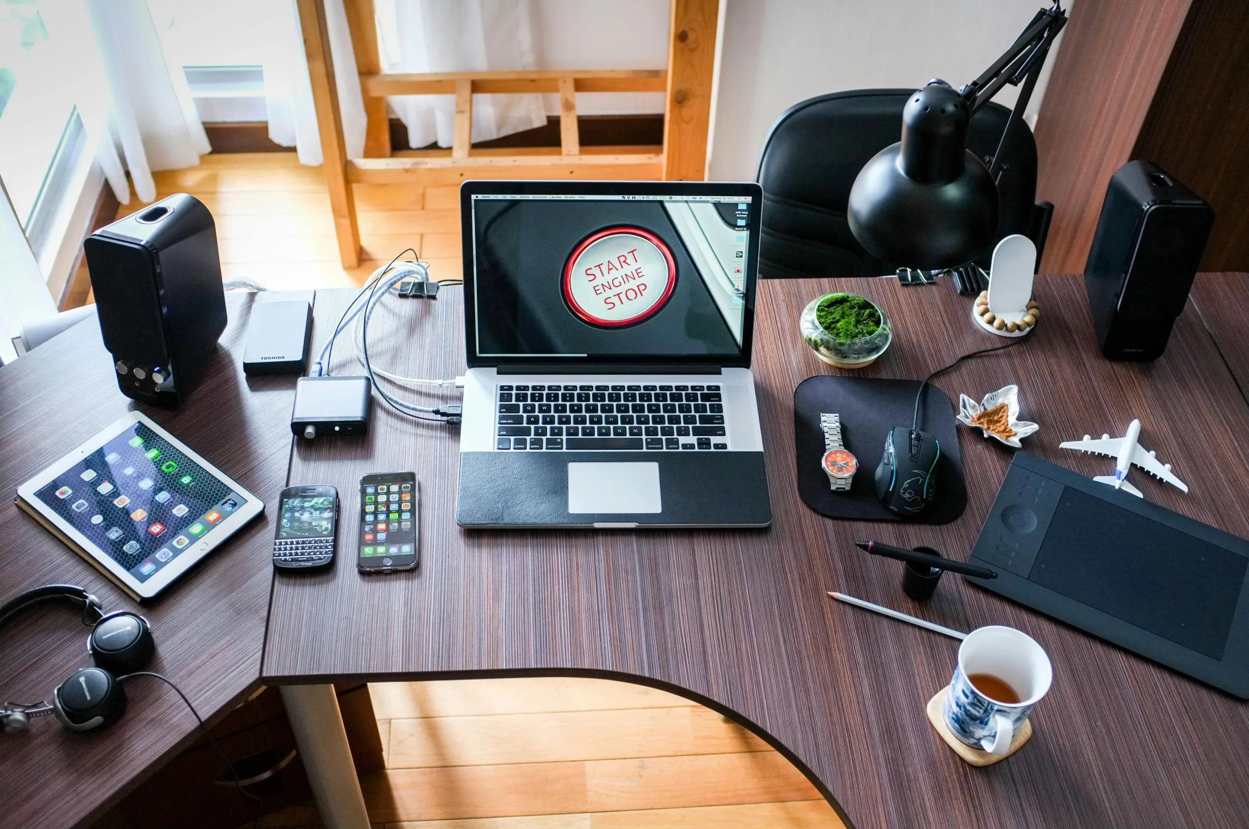 desk with computer 